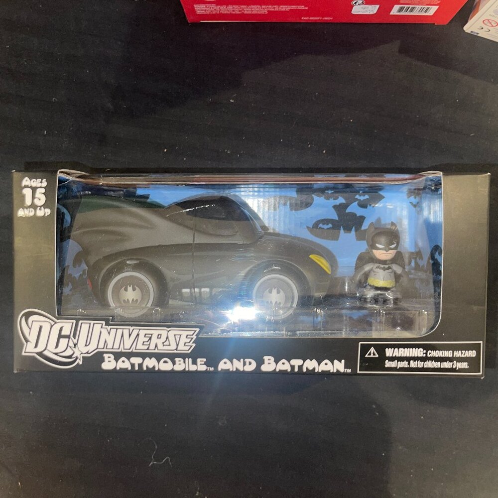 DC Universe Mezco Mez-itz Batman and Batmobile New In Box